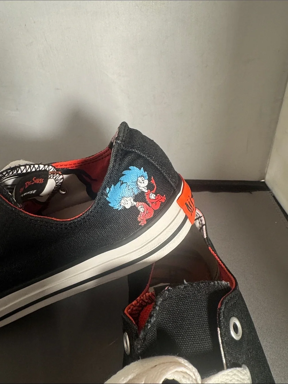 Converse Kids size 5 Black Canvas Low-Top Sneakers with Dr. Seuss Accent‎